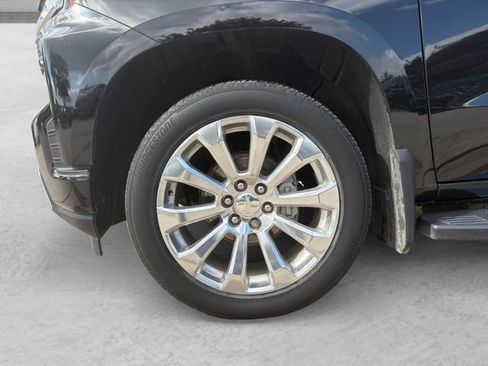 Used 2019 Chevrolet Silverado 1500 High Country w/ Technology Package AWD/4WD image 23