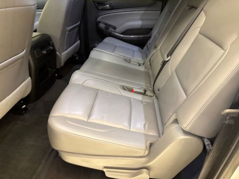 Used 2019 Chevrolet Suburban LT image 17