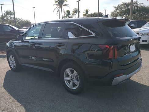 Used 2024 Kia Sorento LX image 7