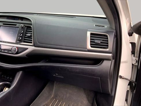 Used 2019 Toyota Highlander SE AWD/4WD image 19