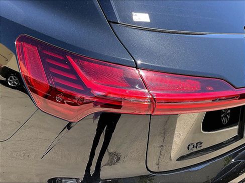 Certified 2024 Audi Q8 e-tron Premium Plus w/ Premium Plus Package AWD/4WD image 30