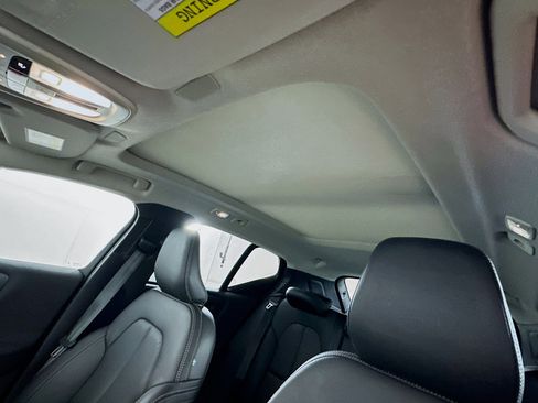 Used 2025 Volvo XC40 B5 Core image 26