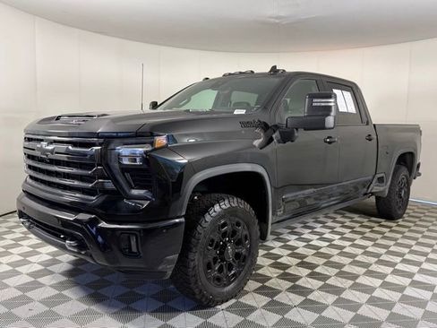 Used 2024 Chevrolet Silverado 2500 High Country w/ High Country Premium Package image 2