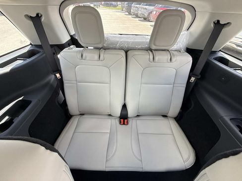 New 2026 Lincoln Aviator AWD image 18