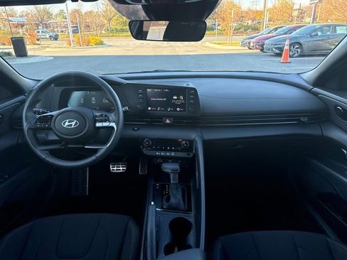 Certified 2025 Hyundai Elantra Sport image 12