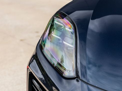 Certified 2025 Porsche Cayenne Turbo AWD/4WD image 19