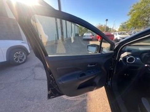 Used 2025 Nissan Versa SV image 12