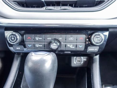 Used 2023 Jeep Compass Limited image 19