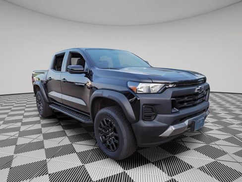 Certified 2023 Chevrolet Colorado Trail Boss w/ Technology Package AWD/4WD image 3