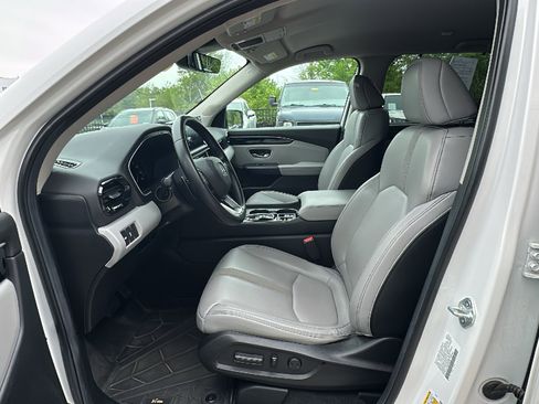 Used 2025 Honda Pilot EX-L image 12