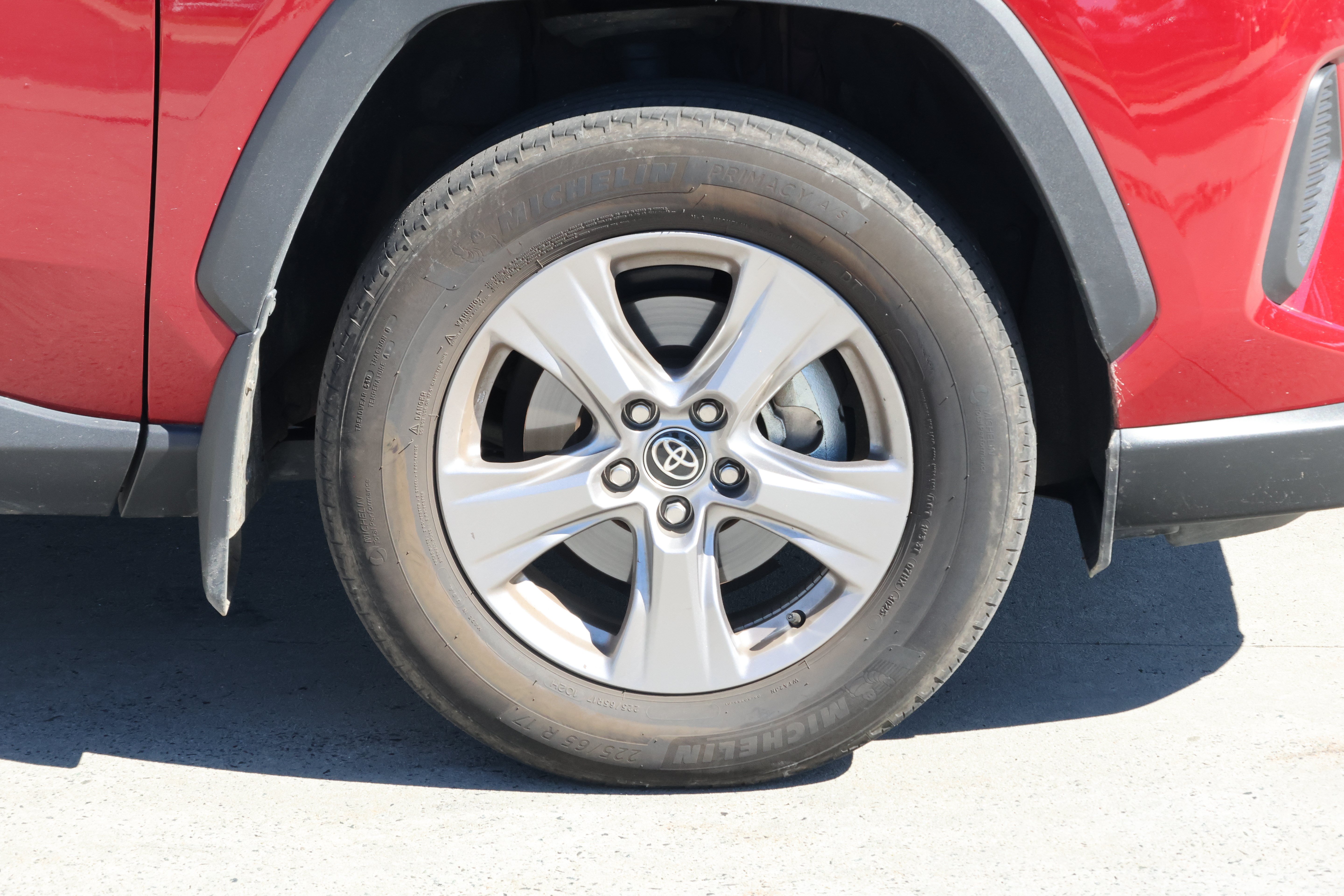 Used 2025 Toyota RAV4 XLE w/ Convenience Package FWD image 8