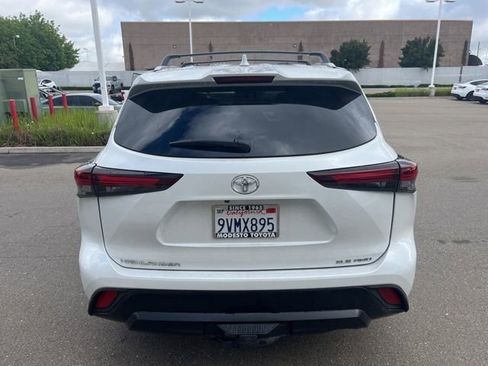 Used 2025 Toyota Highlander XLE image 6