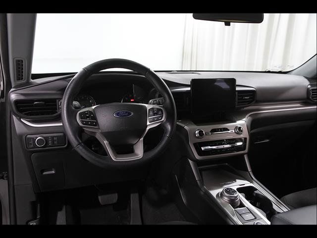 Used 2022 Ford Explorer XLT AWD/4WD image 6