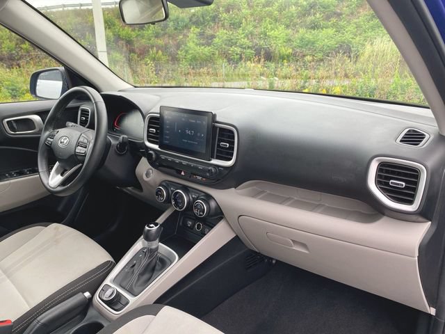 Used 2025 Hyundai Venue SEL FWD image 28