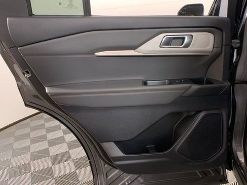 Used 2025 Ford Explorer Active image 25