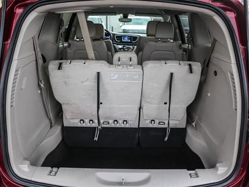 Used 2021 Chrysler Voyager Lxi image 36