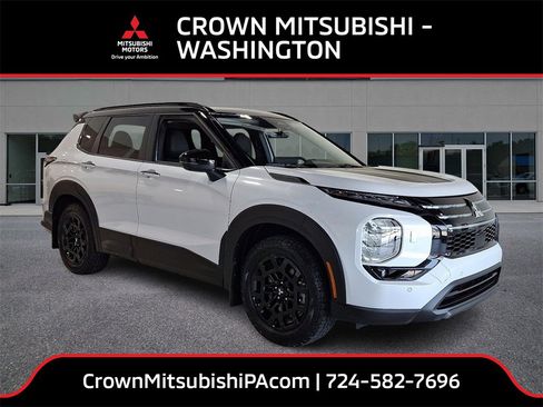 New 2025 Mitsubishi Outlander SE image 1