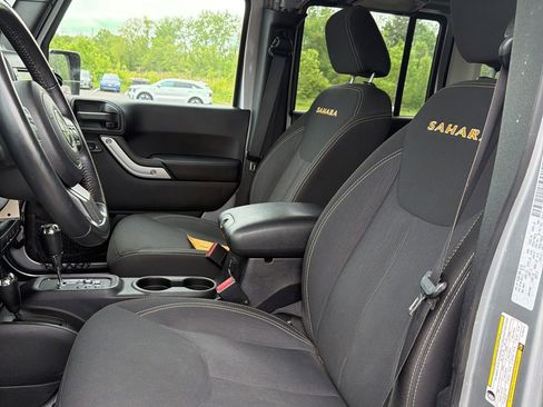 Used 2015 Jeep Wrangler Unlimited Sahara w/ Connectivity Group AWD/4WD image 10