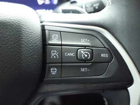 Used 2023 Jeep Grand Cherokee L Laredo AWD/4WD image 33