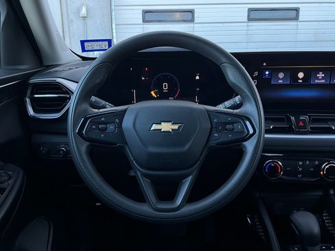 Used 2025 Chevrolet TrailBlazer LT image 30