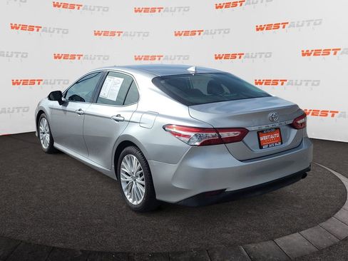 Used 2019 Toyota Camry XLE w/ Carpet Mat Package image 3