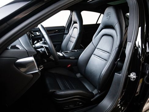 Certified 2023 Porsche Panamera image 5