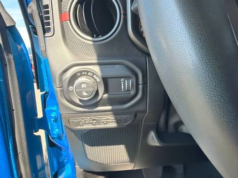 Used 2024 Jeep Gladiator Rubicon w/ Convenience Group AWD/4WD image 25
