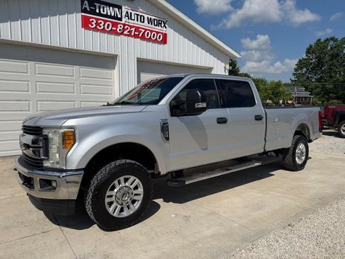 Used 2017 Ford F250 XLT w/ XLT Value Package AWD/4WD image 9
