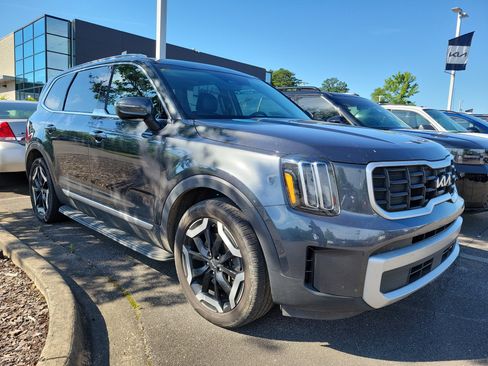 Used 2024 Kia Telluride S w/ S Sunroof Package FWD image 1