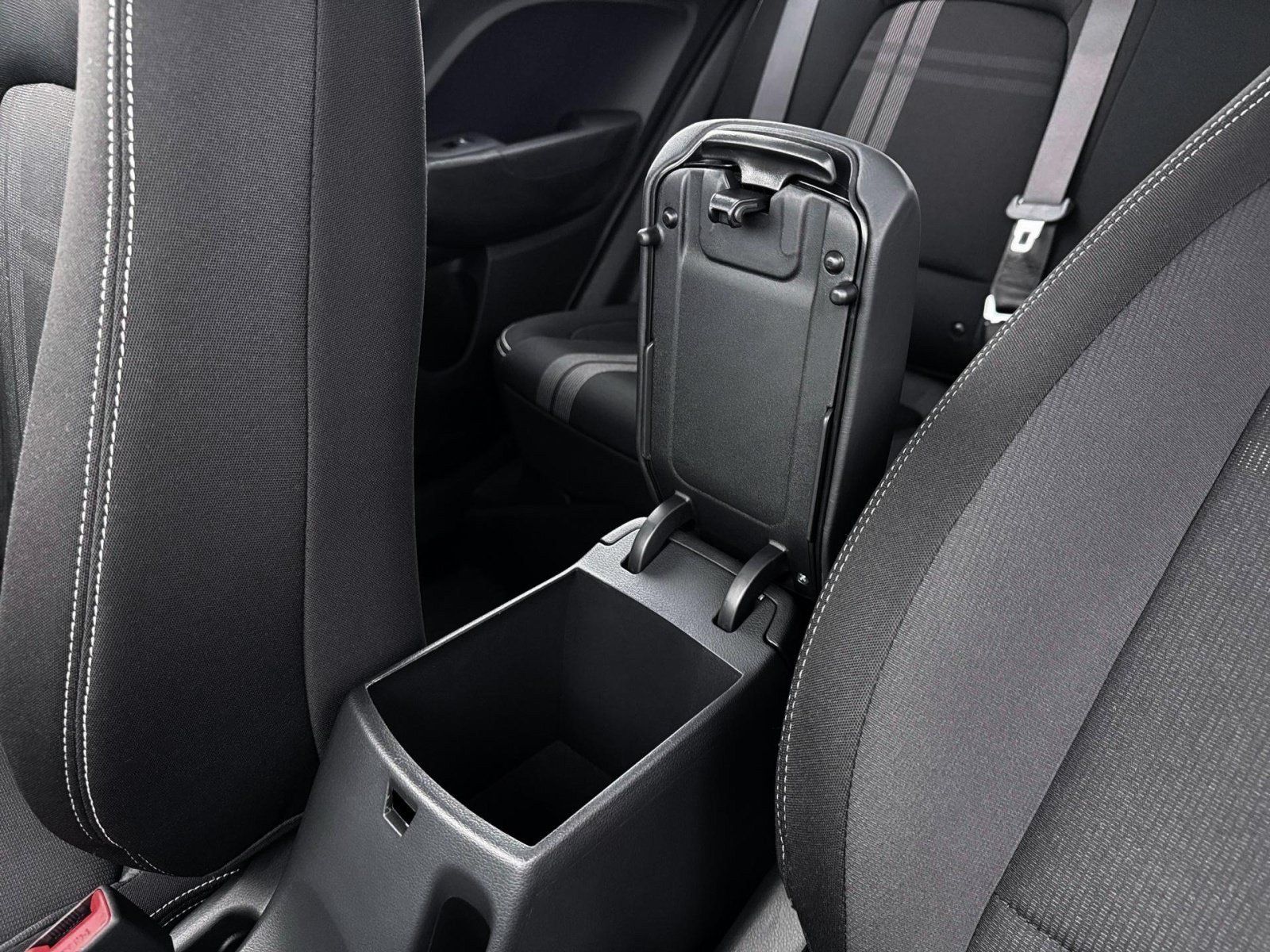 Used 2026 Hyundai Venue SEL FWD image 18