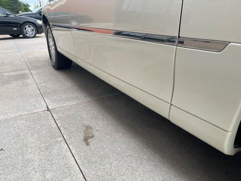 Used 2003 Lincoln Town Car Executive RWD image 21