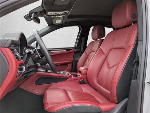 Used 2025 Porsche Macan image 5