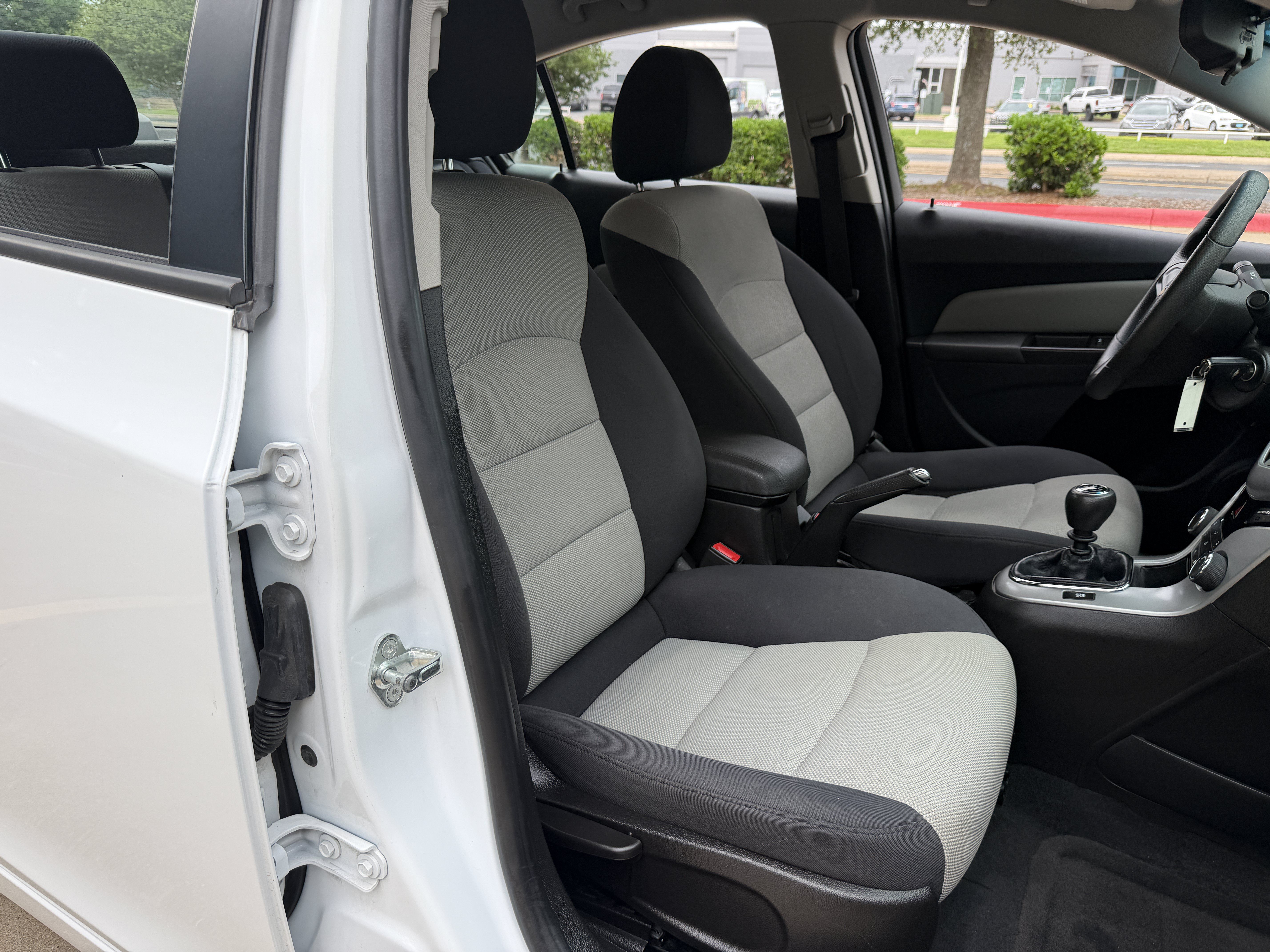 Used 2016 Chevrolet Cruze LS FWD image 11
