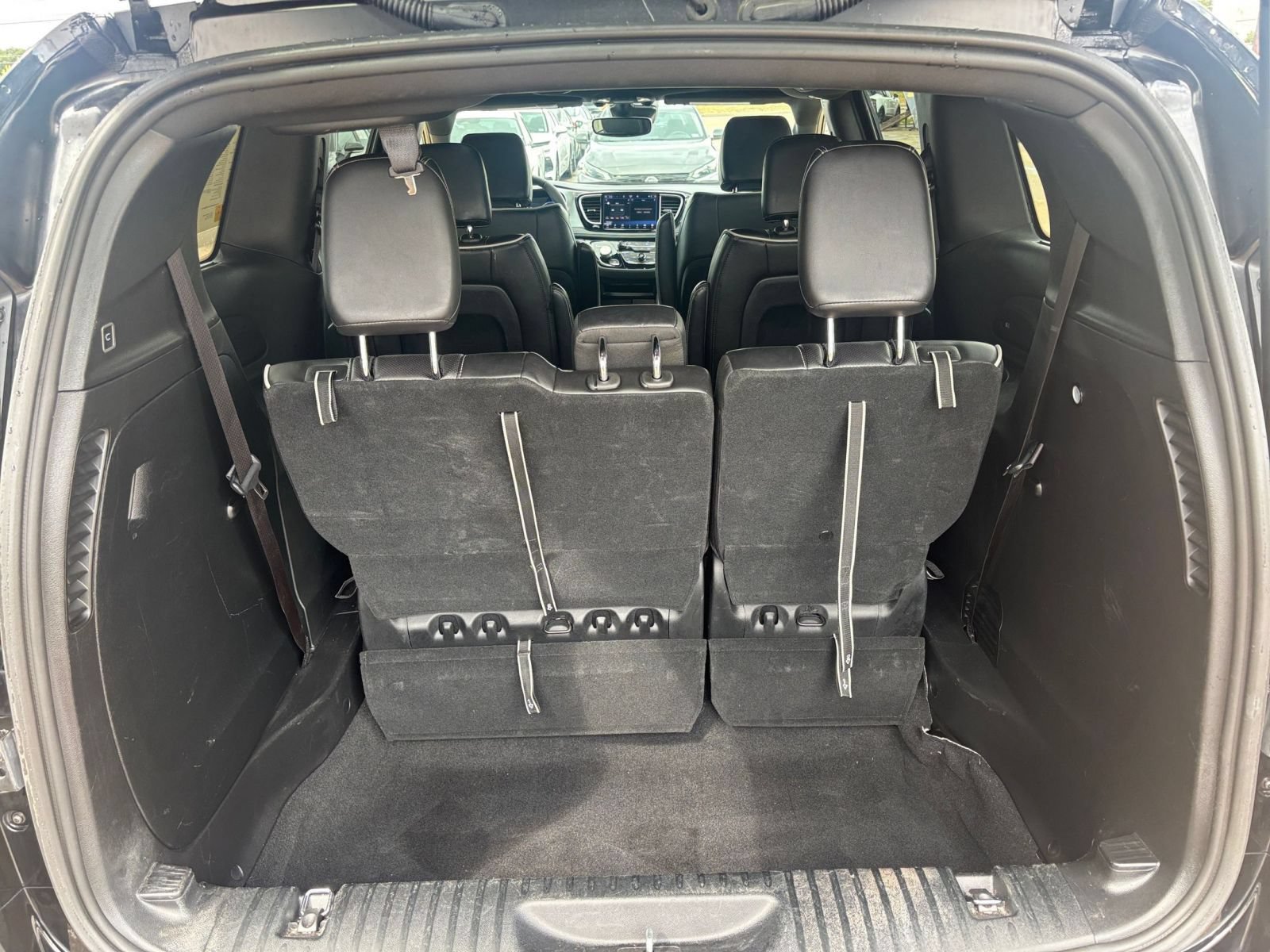 Used 2025 Chrysler Pacifica Limited FWD image 35