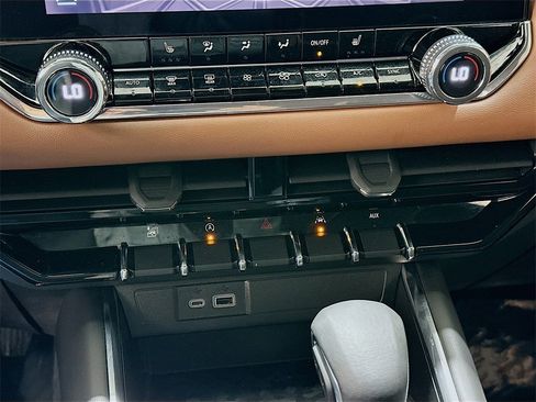 Certified 2024 GMC Canyon AT4 w/ Technology Package image 16