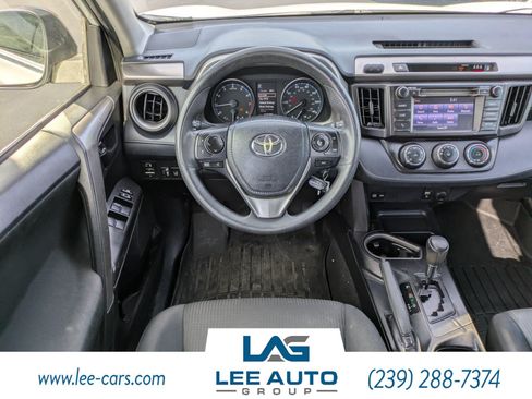Used 2018 Toyota RAV4 LE FWD image 14