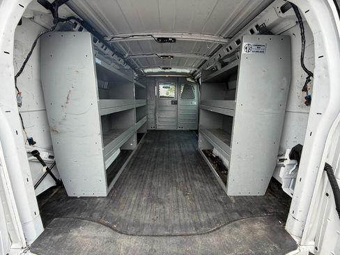 Used 2017 Chevrolet Express 2500 RWD image 24