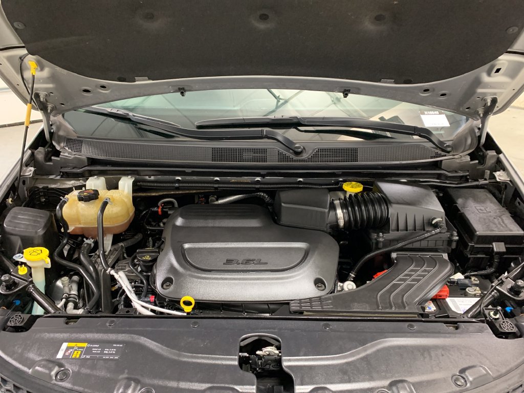 Used 2020 Chrysler Pacifica Touring-L FWD image 16
