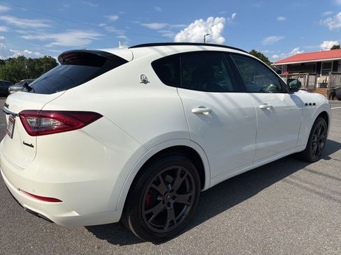 Used 2020 Maserati Levante AWD/4WD image 4