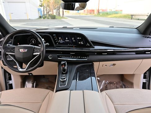 Used 2021 Cadillac Escalade Premium Luxury image 12