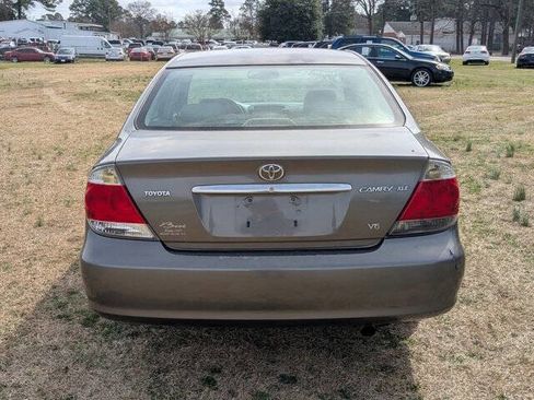 Used 2005 Toyota Camry V6 image 4