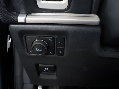 Used 2025 Ford Expedition Active image 19