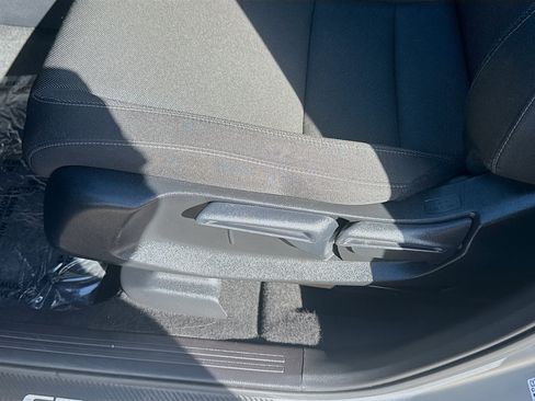 Used 2025 Honda CR-V LX image 17