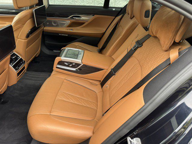 Used 2017 BMW 740i RWD image 8