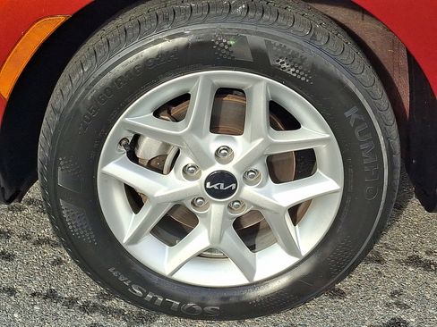 Used 2023 Kia Soul LX w/ LX Technology Package image 9