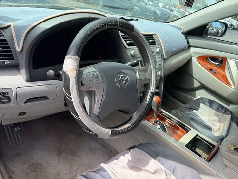 Used 2011 Toyota Camry XLE w/ XLE Extra-Value Pkg #2 image 9