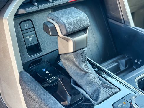 Used 2024 Toyota Tundra Limited AWD/4WD image 18