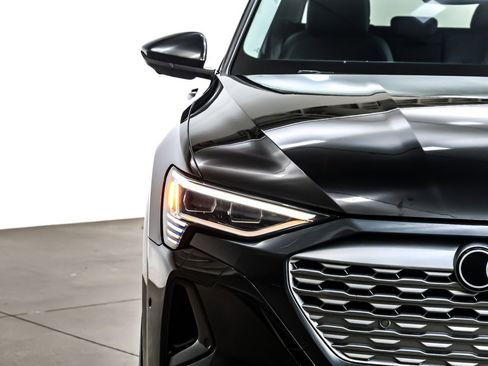 Used 2024 Audi Q8 e-tron Premium Plus image 15