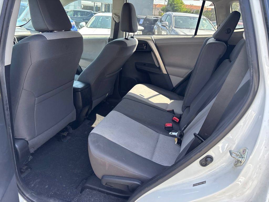 Used 2013 Toyota RAV4 LE AWD/4WD image 10