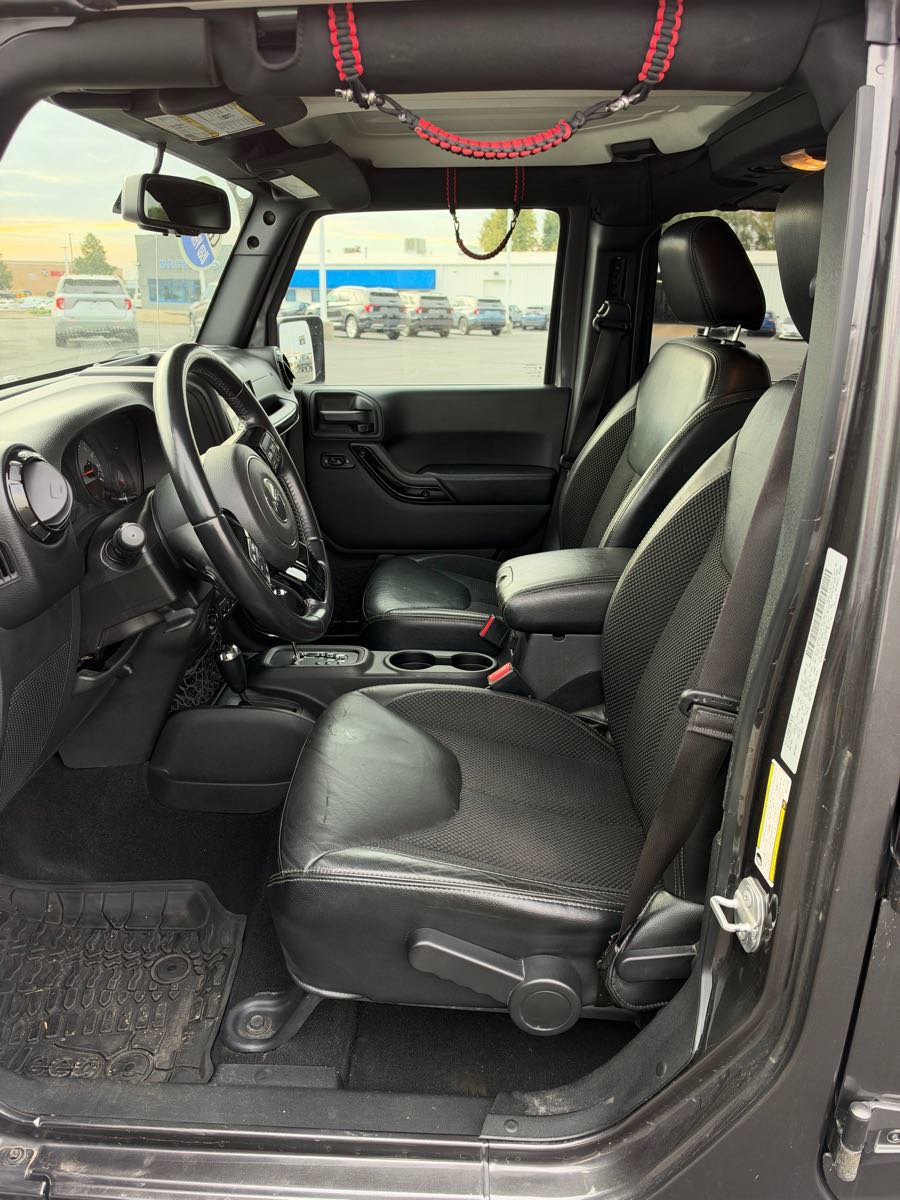 Used 2017 Jeep Wrangler Unlimited Sahara AWD/4WD image 9